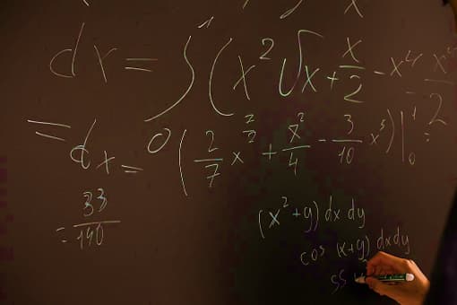 Qué son las ecuaciones diferenciales y aplicaciones